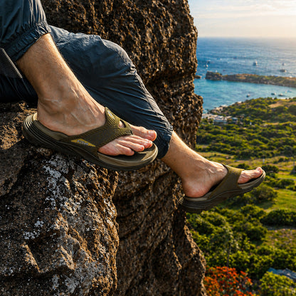 PCSsole men's army green flip flops​